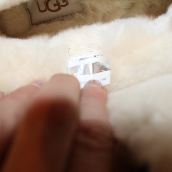 NIB UGG WOMEN'S SHEARLING BOOTIE SLIPPERS NATURAL - Picture 6 of 8